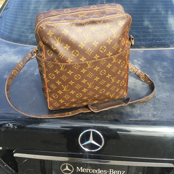 Louis Vuitton
Marceau Brown Monogram Shoulder Bag - Picture 3 of 16